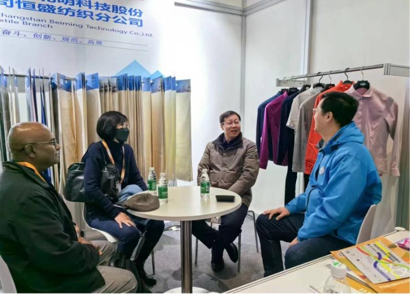 2024中國紡聯(lián)春季聯(lián)展盛大開幕 恒盛經(jīng)編實(shí)業(yè)攜多款新品參展受關(guān)注